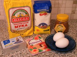 Медовые прянички в сахарной глазури. Ингредиенты